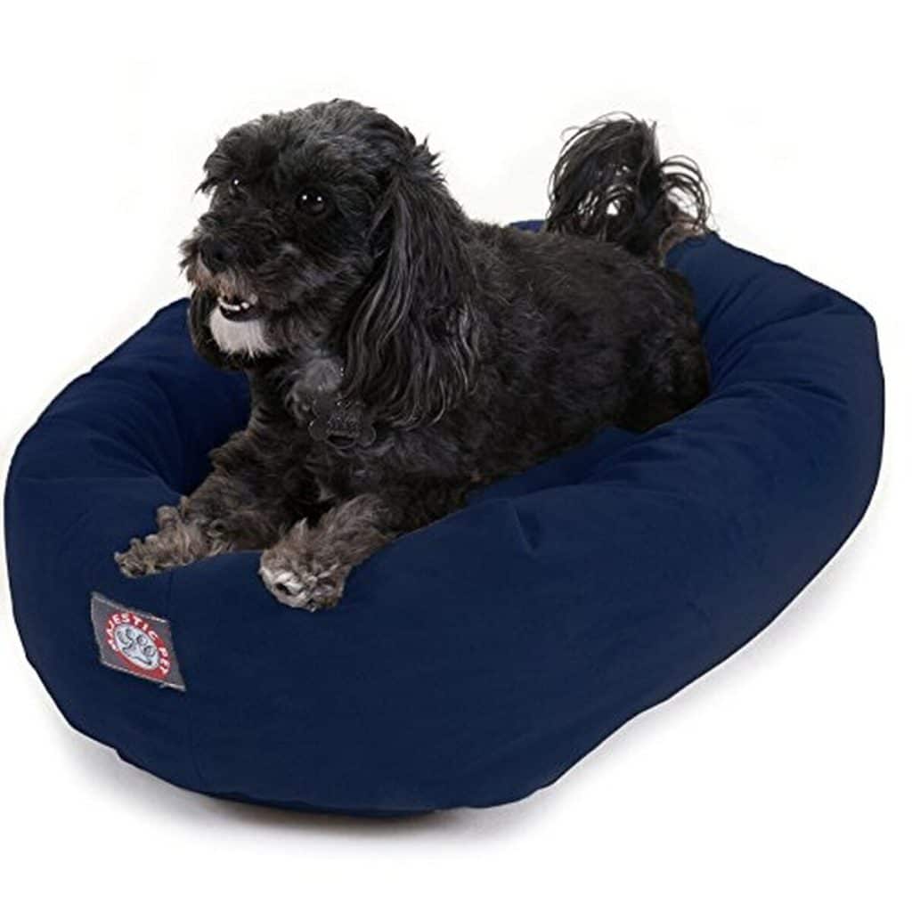 Test du lit apaisant Majestic Pet pour chien taille S en bleu marine