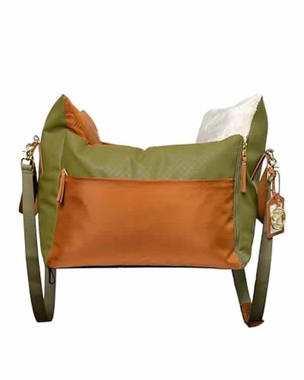 Découvrez comment le siège auto Élianne vert olive peut offrir à votre chien un voyage sans stress et sécurisé.